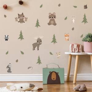 Dekorera väggen med söta skogsdjur