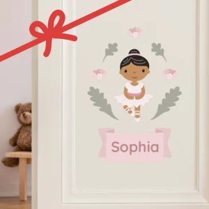 Illustration av ballerina med namnet ”Sophia” som dörrdekor i ett barnrum.