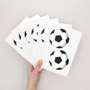 Väggklistermärken med fotbollsmotiv, perfekt för små fotbollsfans.